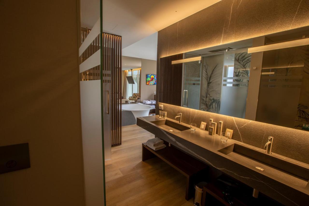 Mh Hotel